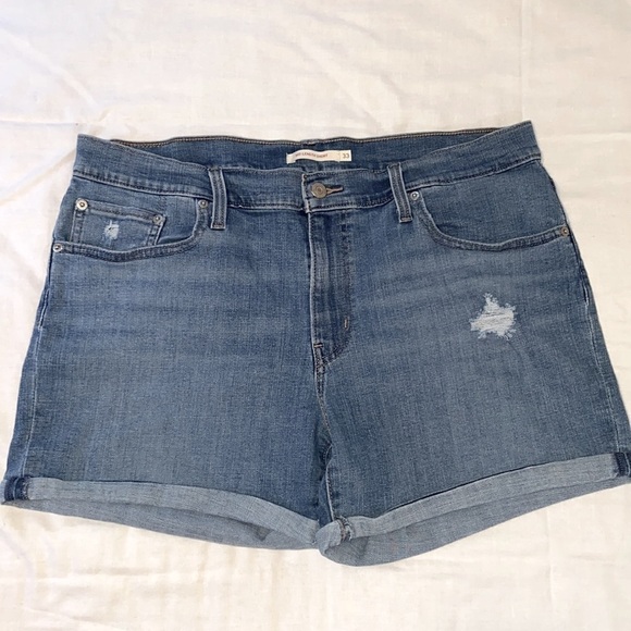 Levi’s Women’s Rolled Cuff Denim Jean medium Wash, Mid Length Shorts 33 - Picture 3 of 11
